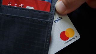 Las personas transgénero podrán escoger el nombre que sale en sus tarjetas de pago en Estados Unidos
